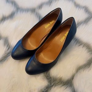 Nine West size 6 in Navy Blue